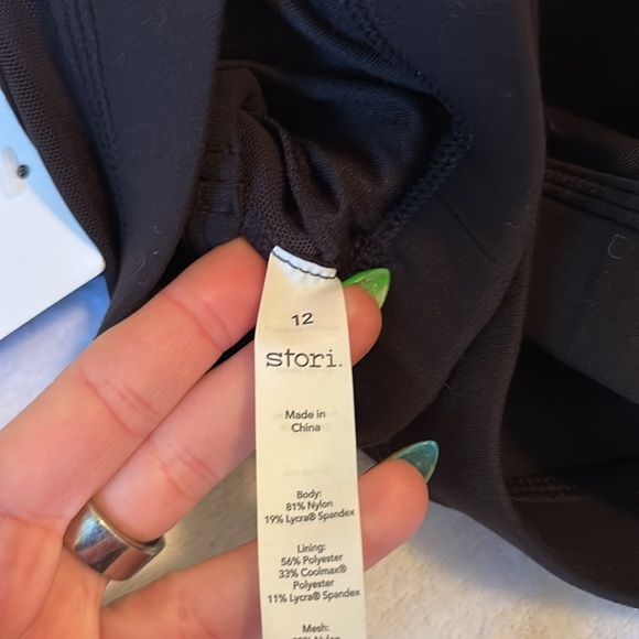 Stori Intro Sleeveless Scoop Neck Padded Sports Bra  Women's Size - Picture 4 of 4